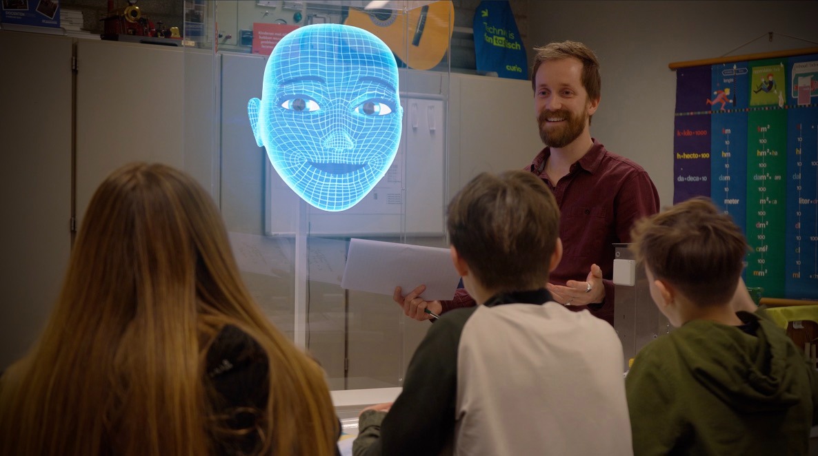 Lexie (A.I. Hologram) voor het onderwijs - Media Hologram BV